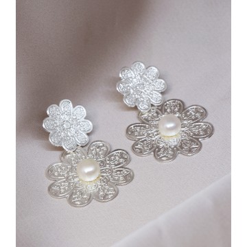 ARETES DOBLES FLORES PERLA...