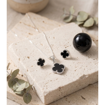 GARGANTILLA Y ARETES CON...