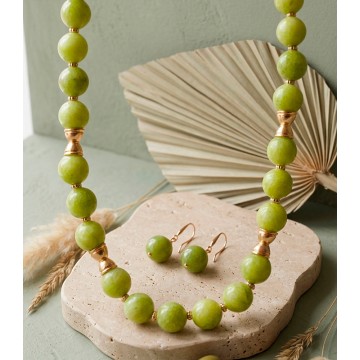 COLLAR CORTO CON PIEDRAS...