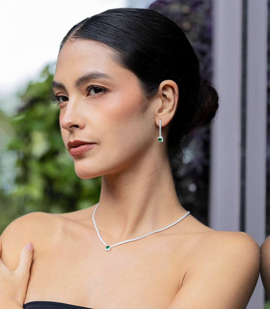 modelo con aretes.png